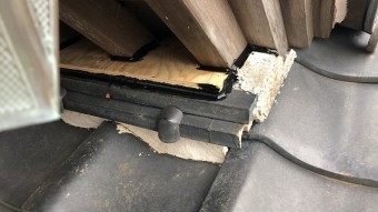 隙間を埋める為に変性シリコンを施す