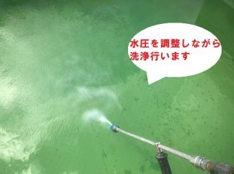 陸屋根の高圧洗浄作業