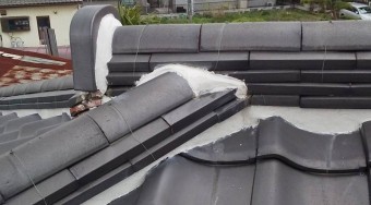 鬼巻き部に新しく詰め直した漆喰