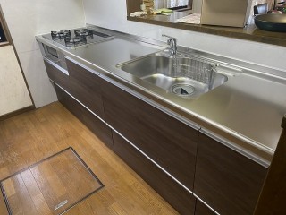 リフォームにより見違えるほど綺麗になったシステムキッチン