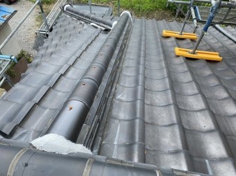 笠間市の現場で南東方向の降り棟葺き直しが完成