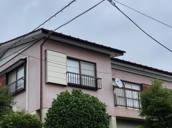 日立市の雨漏りしている瓦棒屋根の全景画像