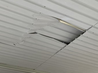 那珂市で破損したガルバリウム角波