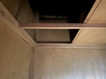 天袋の天板を開けた様子を撮影