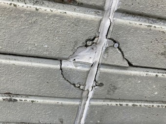 水戸市の店舗様雨漏り調査で分かった外壁割れ