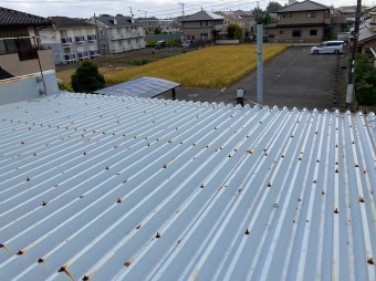 水戸市の店舗様の折板屋根のボルト錆び