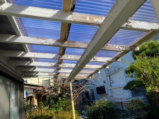 クリヤー色を使用したテラス屋根
