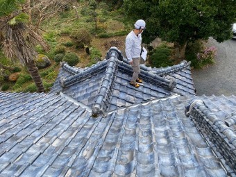 屋根葺き替えの現場調査