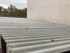 新しい波板スレートで交換が完了した水戸市内のボンベ庫の屋根