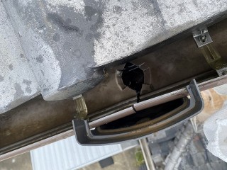 雨樋清掃を行い、排水機能を取り戻した水戸市の雨樋