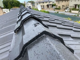 水戸市のセメント瓦の棟を撮影した様子