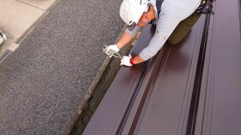 ケラバを折り水切り策を施しています