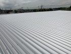 桜川市の倉庫で折板屋根カバー工事が完了いたしました