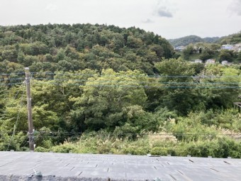 南面屋根から撮影した風除けのない立地風景
