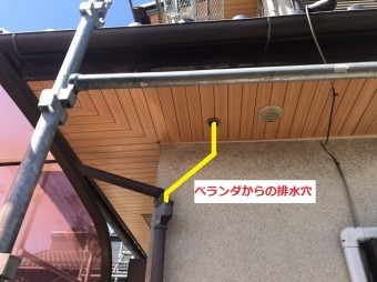 新しい軒天に排水口や換気口部を加工