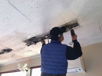 天井器具外し