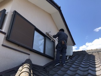 石岡市で屋根葺き替え前のエアコン配管撤去工事