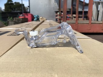 八千代町で使用する八千代町で雨樋交換に使用するポリカーボネートの吊り金具現物