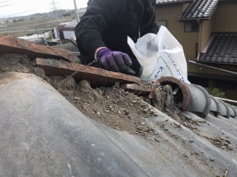 桟瓦と袖瓦を覆う部分