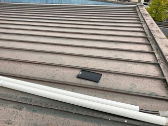 片流れ形状のの金属瓦棒屋根