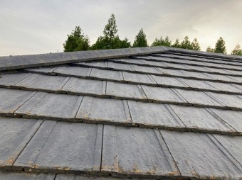 瓦はモニエル瓦です