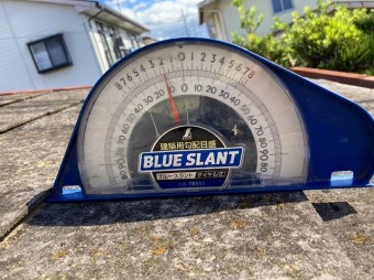 スレート屋根の勾配は2寸勾配(約11.3°)
