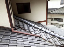 下屋根棟の七寸丸一本伏せが完了