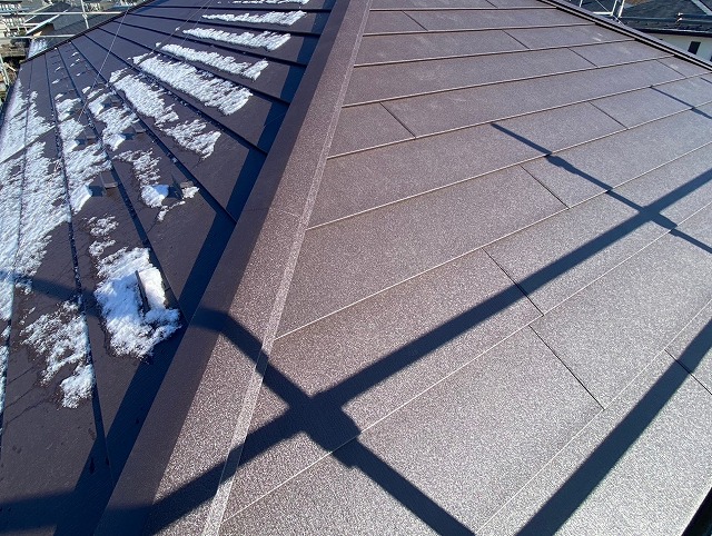 屋根カバー時に雪止めを設置した北屋根
