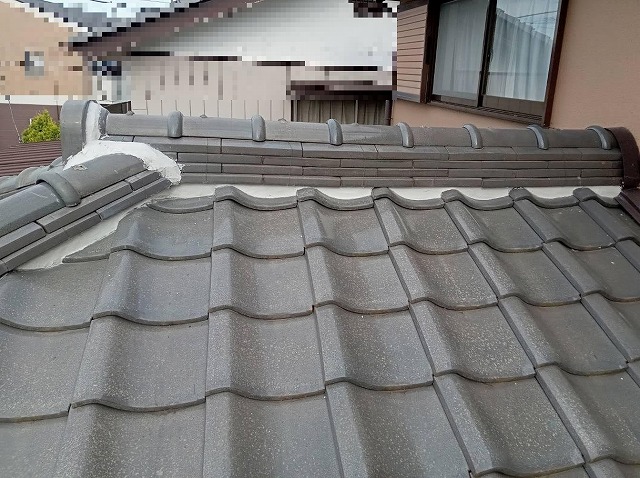 漆喰の詰め直しが完了した笠間市の屋根