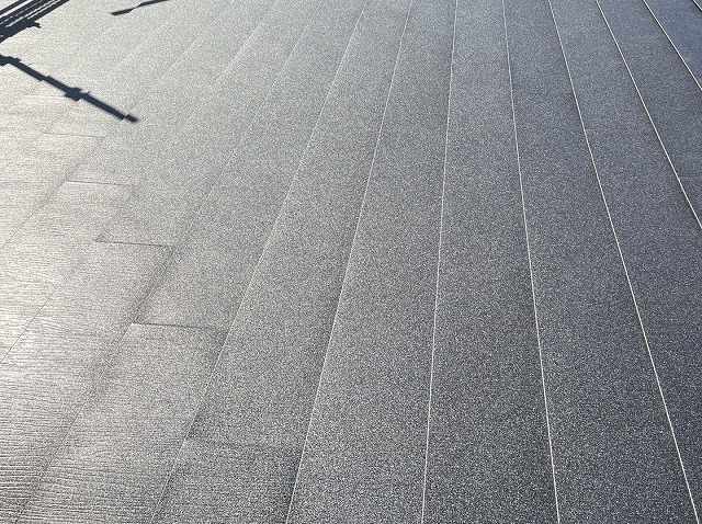 SGL鋼板のブラック色で屋根リフォームした日立市の屋根
