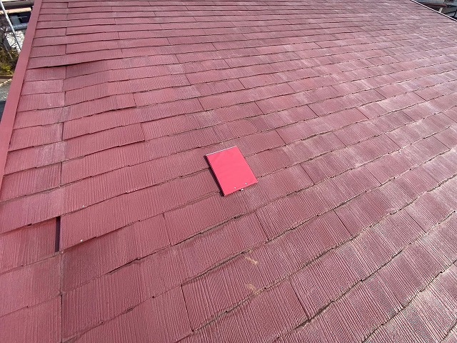 三年前に屋根塗装を行った屋根が陥没している