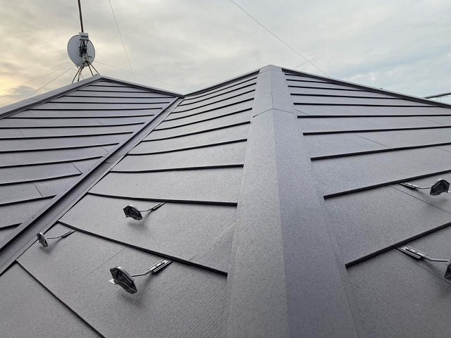 シルキーG2でのカバー工法が完了した那珂市の屋根
