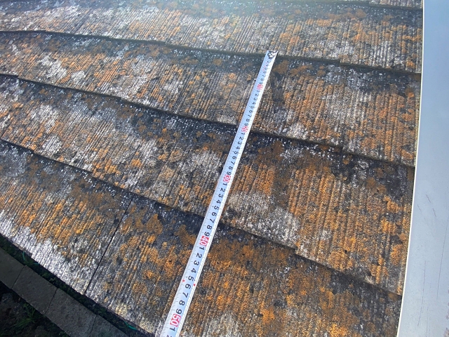 スレート屋根材の寸歩をスケルで計る