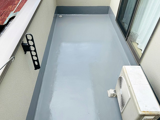 水戸市のベランダで通気緩衝ウレタン防水が完成