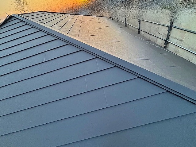 ひたちなか市のカバー工事が完了したノンアスベストスレート屋根