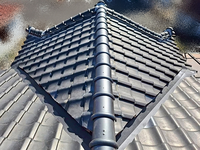 ひたちなか市の軒天漏水破損の原因となった八谷仕様の谷板金の交換が完了