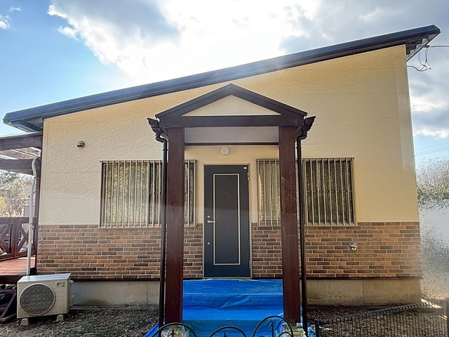 外壁塗装が完了した鉾田市の平屋住宅