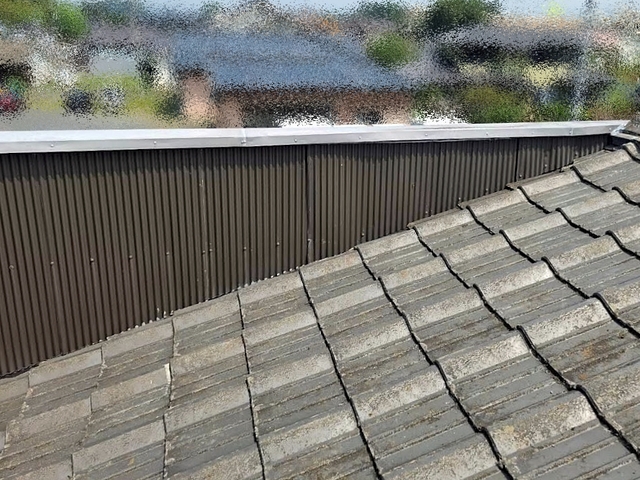 那珂市でトタン腰壁の捨て板金を取り直し雨漏りを改善