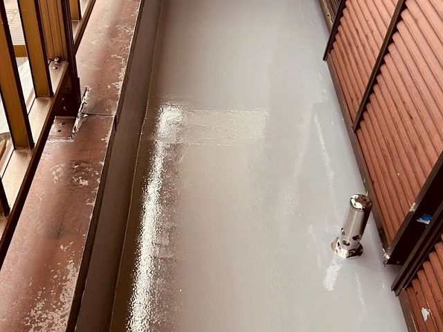 ウレタン再防水が完了したひび割れて雨水が漏れた水戸市のベランダ