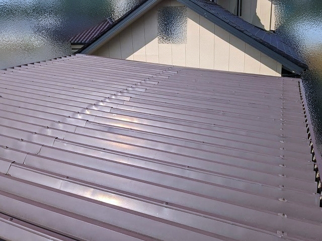 鉾田市の施工前のガレージ折板屋根