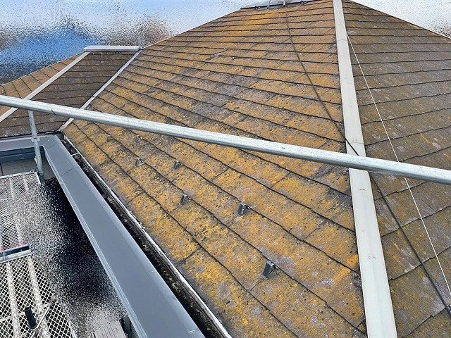 屋根カバーと外壁塗装前の水戸市の住宅