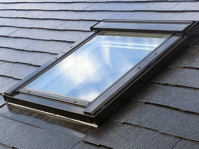 水戸市の強風時に雨が吹込む天窓