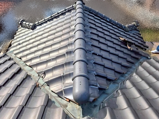 ひたちなか市の軒天漏水破損の原因となった八谷仕様の谷板金