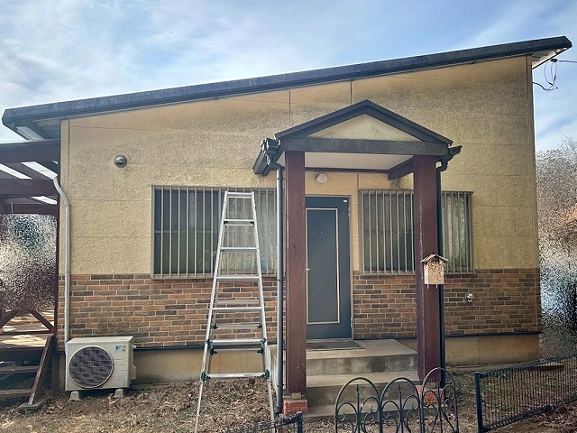 外壁塗装前の鉾田市の平屋住宅