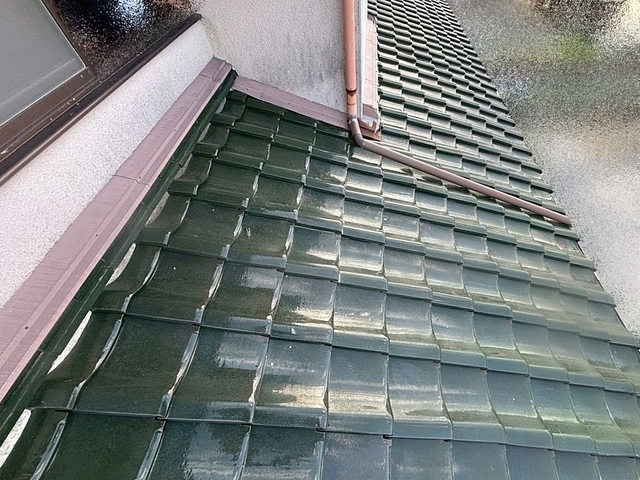 水戸市で雨漏り箇所の部分葺き直しを行う前の瓦屋根