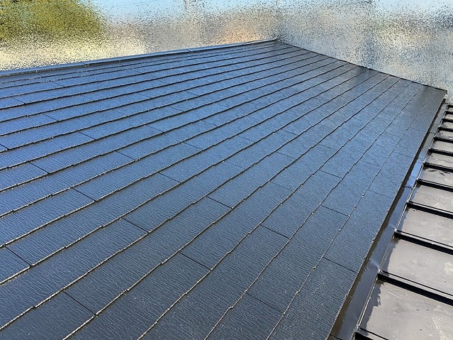 プレミアムルーフSiを塗り終えたコロニアル屋根