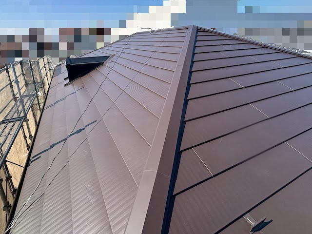 水戸市　メタル建材の高耐久SGL鋼板屋根材　リファーナフッ素　施工後の写真