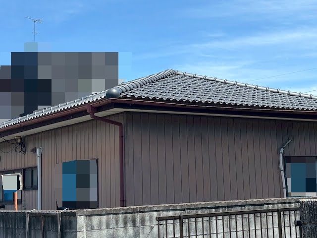 水戸市　台風で屋根の太陽熱温水器が脱落寸前　撤去後の写真