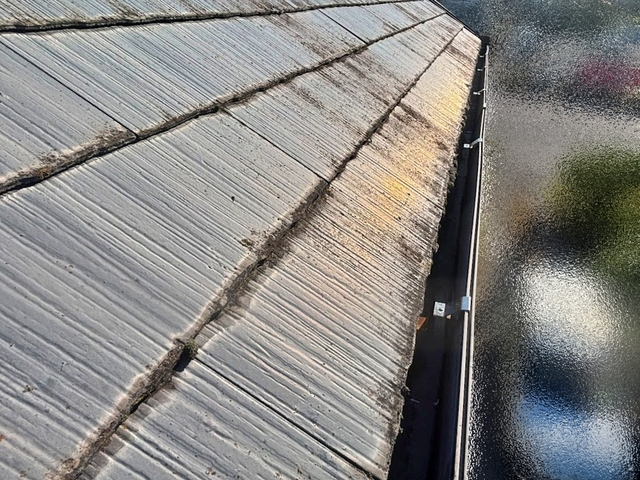 カバー工事前の防水力が低下したひたちなか市のスレート屋根