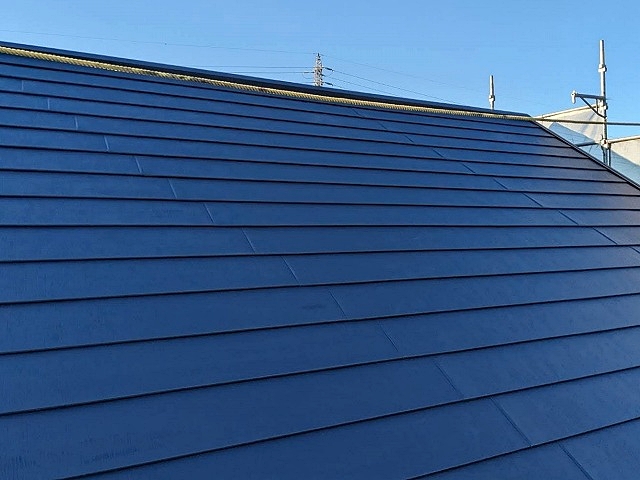 コロニアルネオから断熱材付きSGL鋼板屋根へカバー完工